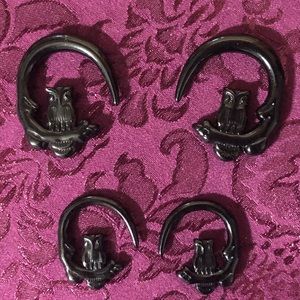 4-gauge and 8-gauge Owl Ear Hangers- Black